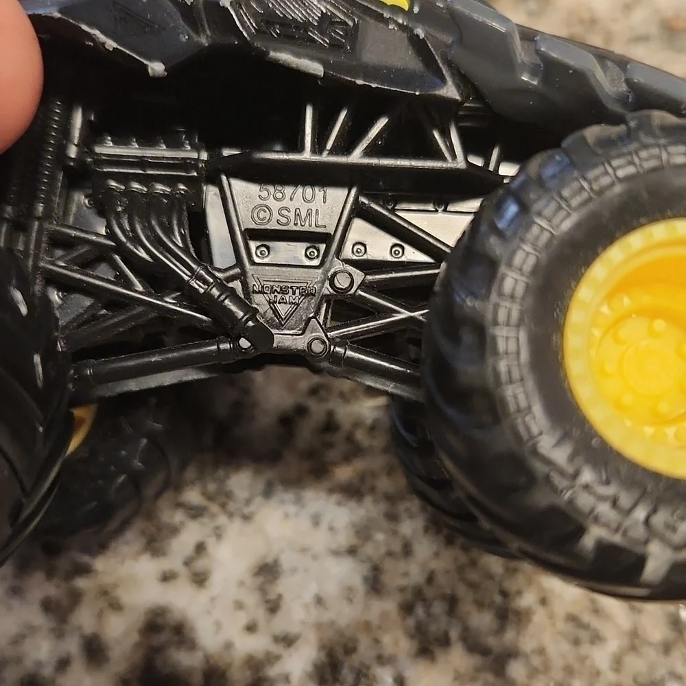 Batman car monster truck spin Master